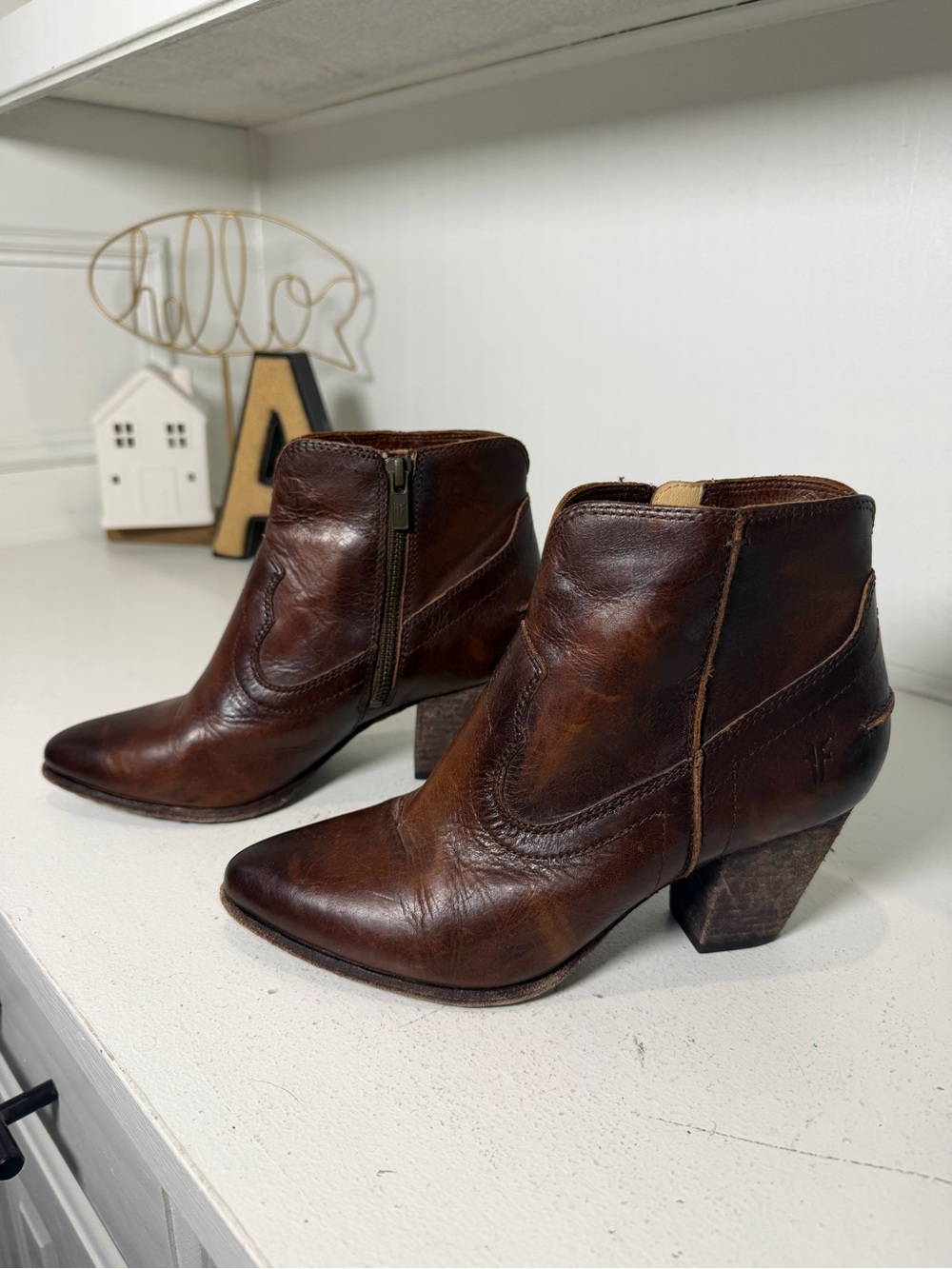 Frye Women's 6.5B Brown Leather Western Ankle Boots Pointed Toe Booties Zip - Picture 1 of 10